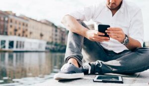 How to Stay Connected with the Modern Customer