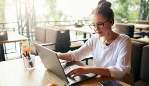 The Future of Customer Service – Hybrid Workforce or Hybrid Employees?