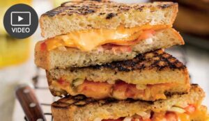 How to Use the Sandwich Technique for Customer Service