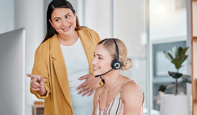 A lady coaching a call centre agent