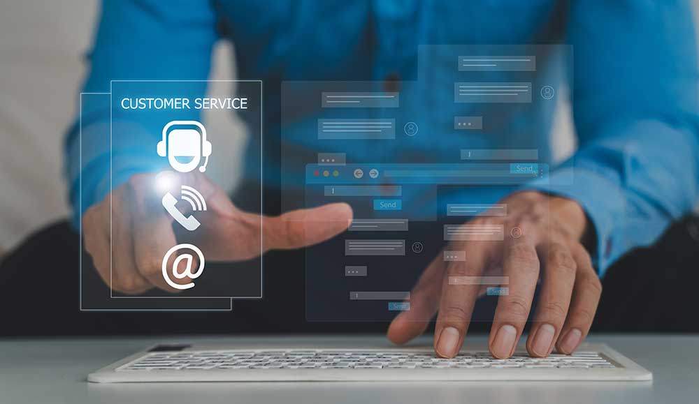 Hand pointing at virtual customer service - omnichannel customer service